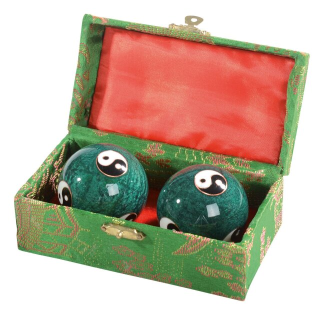 Chinesische Kugeln. emailliert. mit Yin Yang und Klang